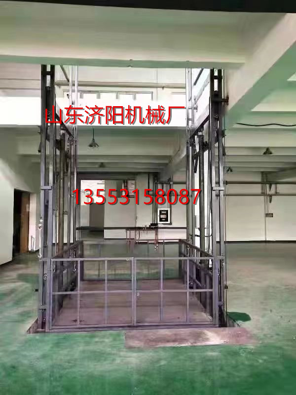 導軌式升降貨梯（點(diǎn)擊查看）